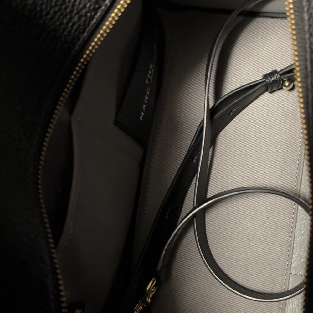 Marc Jacobs Black The Tote Leather Medium with Matching Charm Crossbody RESERVED - Picture 11 of 16